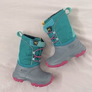 EUC: KEEN girls winter boots size 8